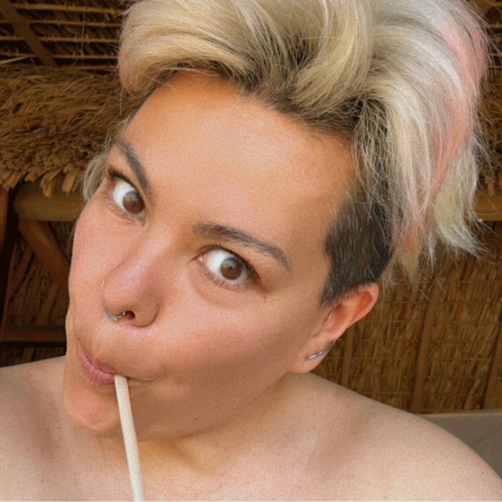 Meet your Posher, Claudia